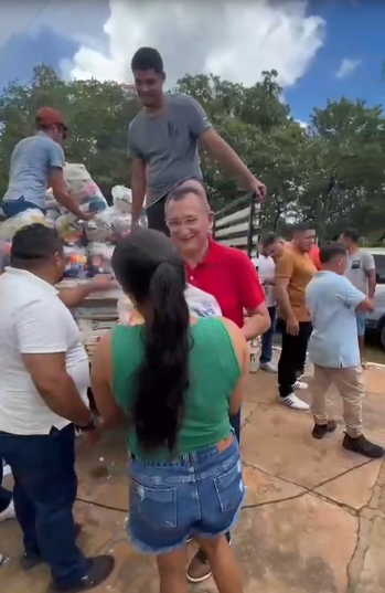 Entrega de cestas no Cocalinho (4).png